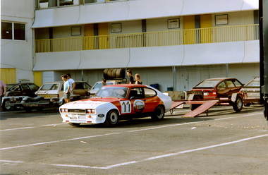 Ankunft vom einheimischen Motorsport Club
Arrive du club de sport automobile local
Arrival from the local motorsport club